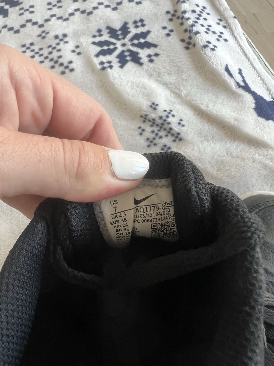 Nike Damenschuhe: Nike Sneakers Schwarz 38 – Gebraucht aus Chur von Chichsi 3