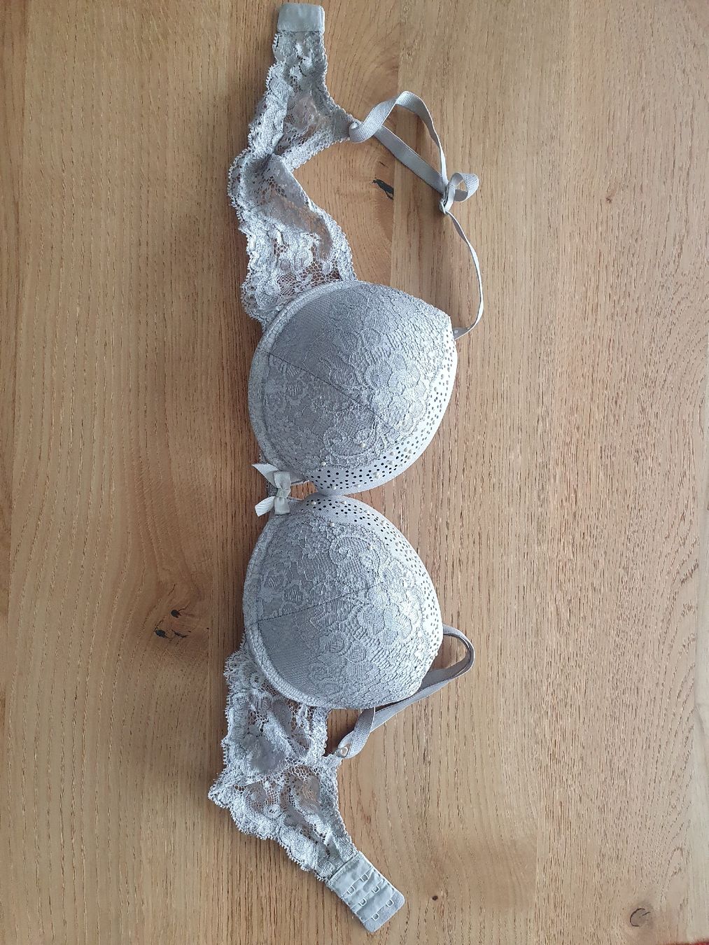 Sonstige Unterwäsche: Weisser Spitze BH, Grösse 75C – Gebraucht aus Moosseedorf von Sonnenschein..