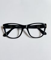 Persol, lunettes de vue noires, look intemporel