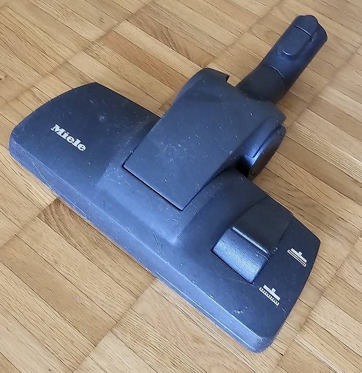 Miele Staubsauger & Zubehör: Miele Original Bodendüse Universal Bodendüse – Gebraucht aus Aarau von Zielu