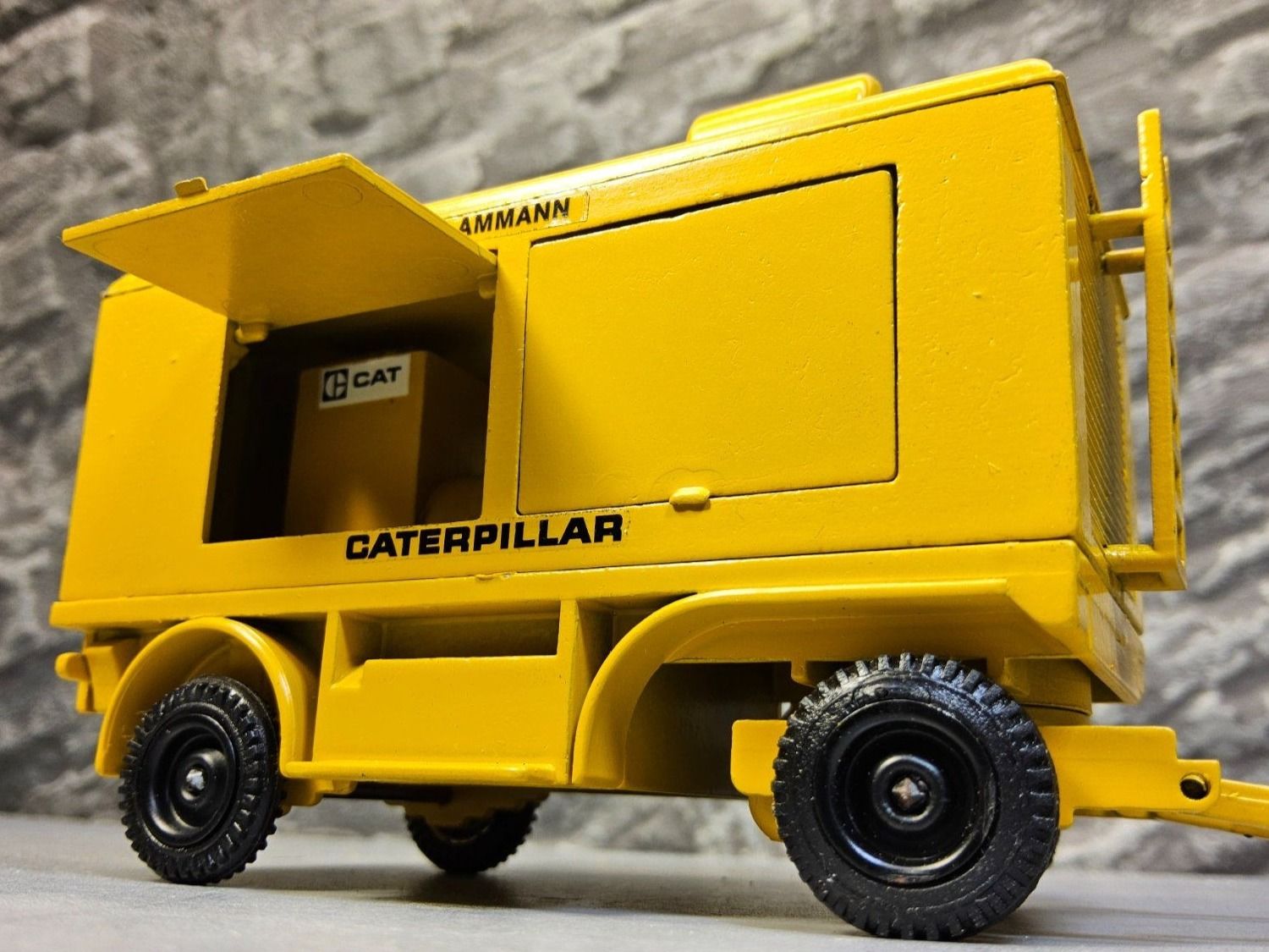 Caterpillar Kits de montage: Zeppelin Stromaggregat mit Caterpillar Motor Generator 1:50 – D'occasion à Rüti ZH par ModellArt 3
