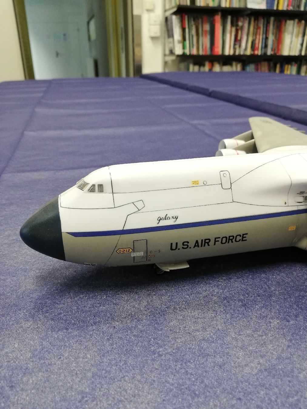 Modellbausätze & Standmodelle: Flugzeugmodell Lockheed C-5 Galaxy U.S. Air Force 1:144 – Gebraucht aus Luzern von Amenophis1 6