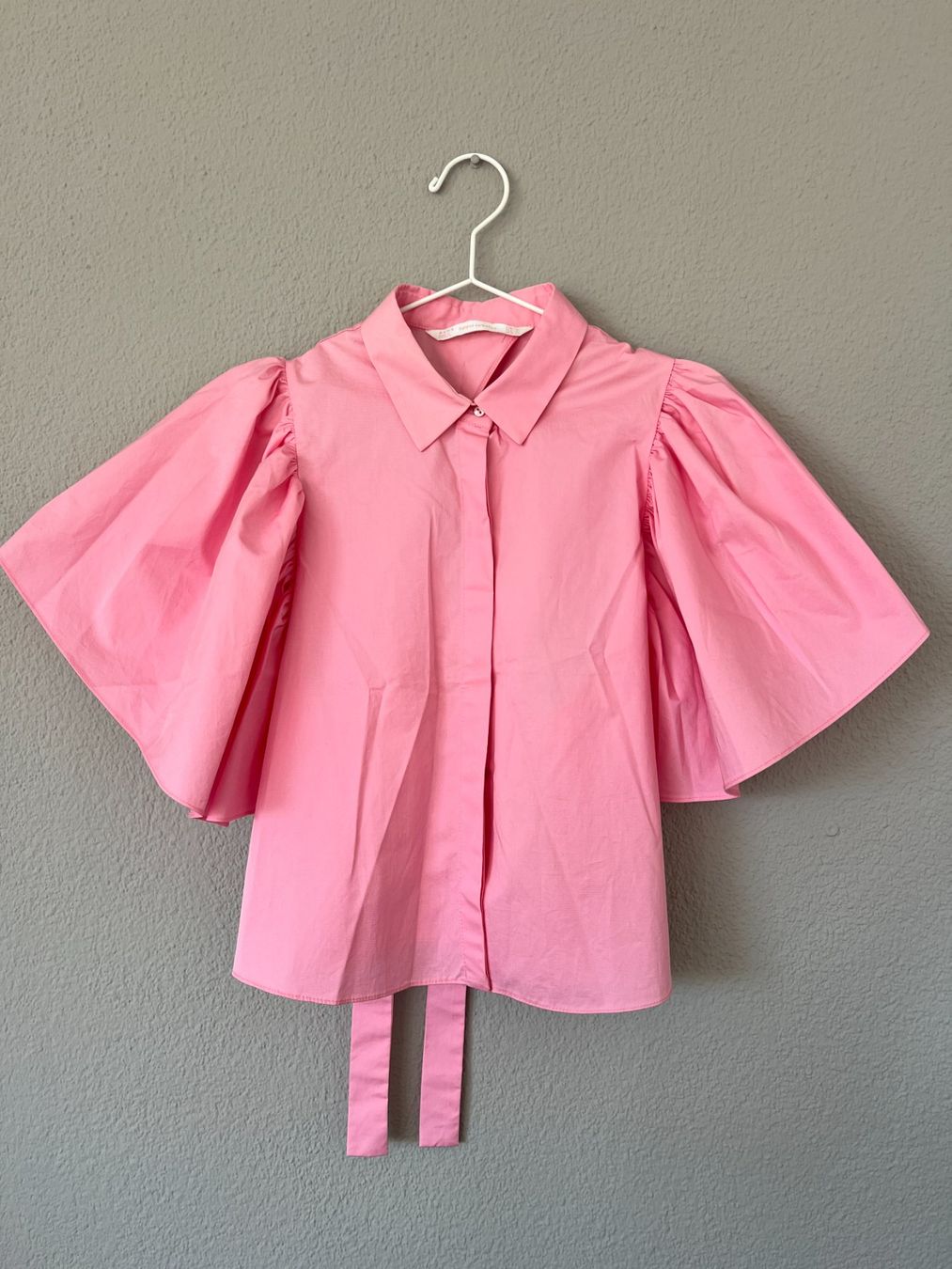 Zara Blusen: Rosa ZARA Bluse mit Volantärmeln, Size M – Gebraucht aus Muri b. Bern von michellew23