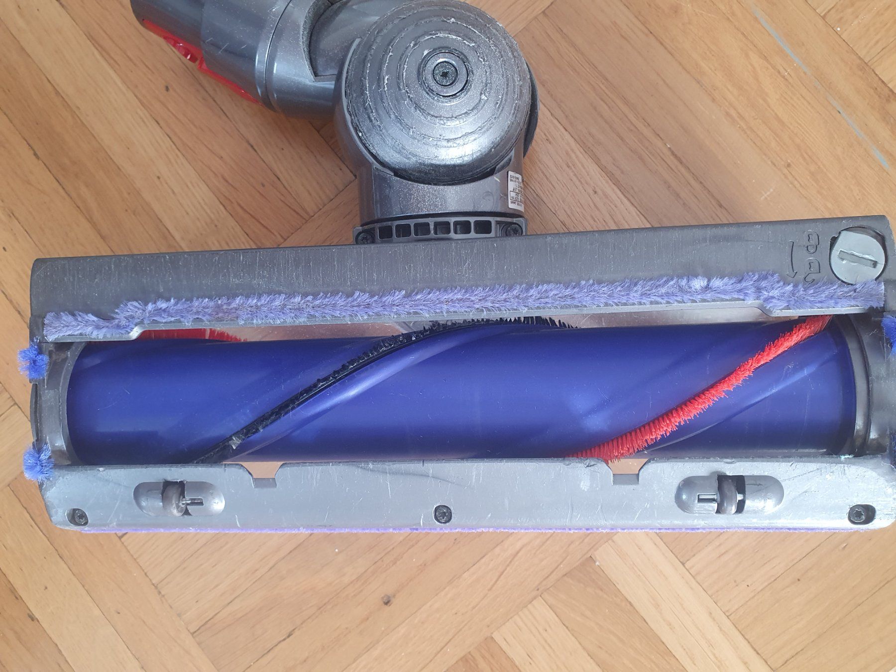 Dyson Aspirapolveri & Accessori: Dyson V7 fuchsia  d'occasion – Usato da Prilly venduto da RoDyRe 5