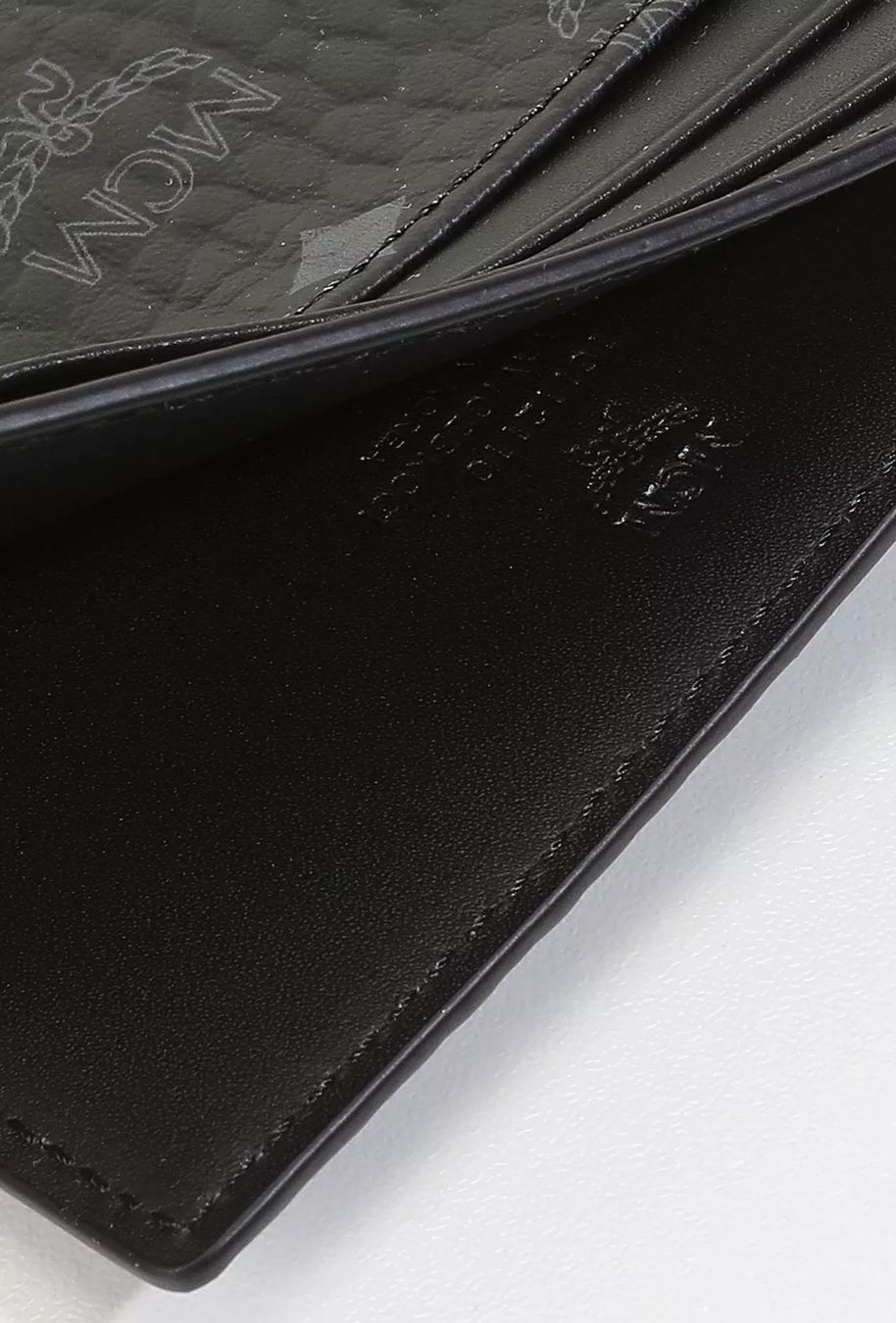 Mcm Altro in  Abbigliamento & Accessori: MCM Ausweisetui - Kartenhalter Visetos, schwarz – Nuovo e nell'imballaggio originale da Oberaach venduto da Dandy2021 2