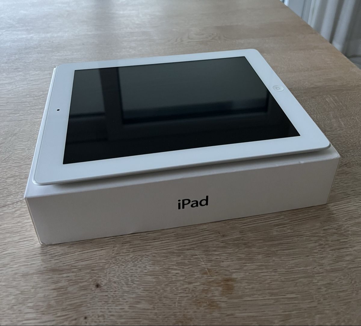 Apple Tablet PC: Apple iPad 4. Generation Wi-Fi 64 GB Weiss – Usato da Beromünster venduto da rin10 1