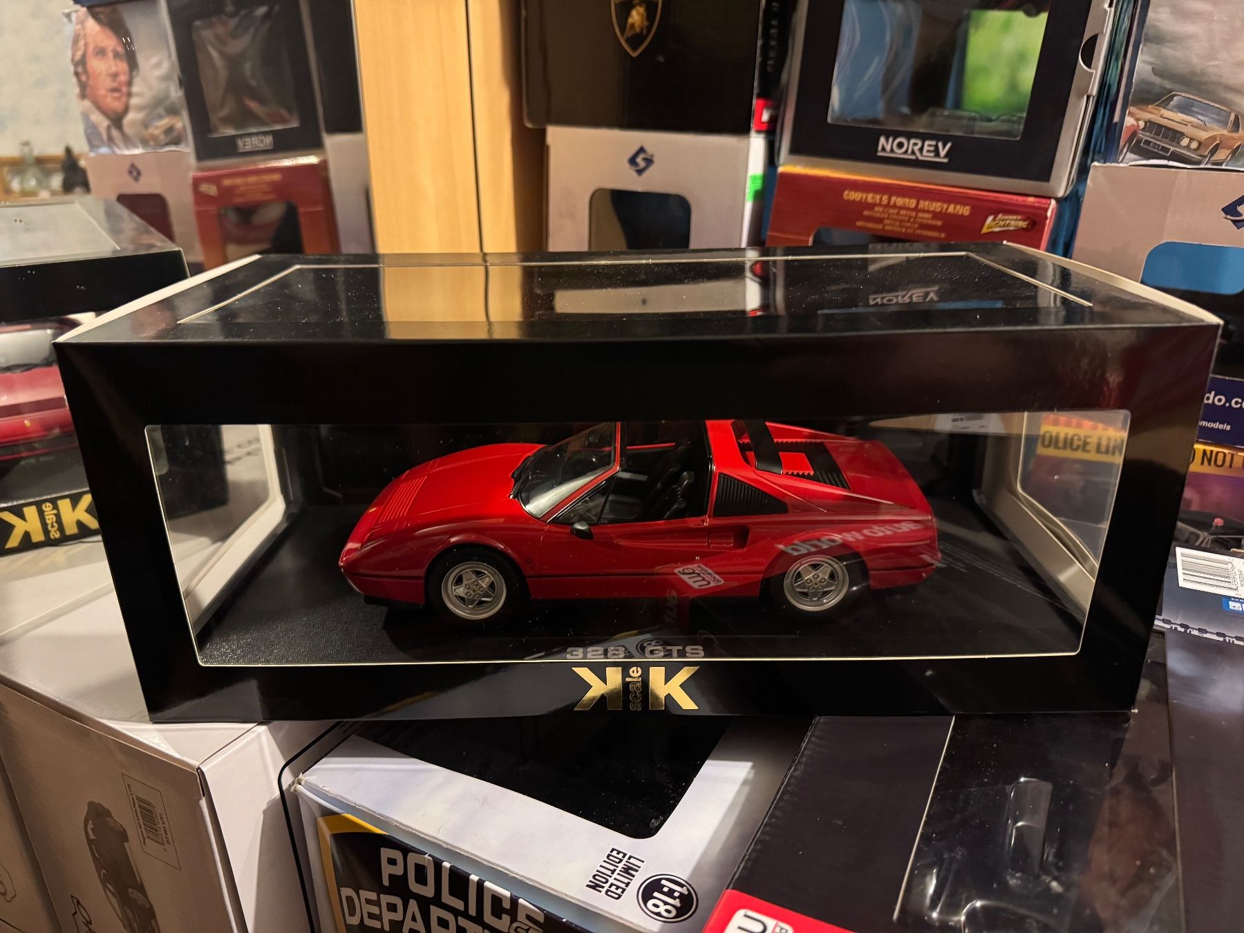 Ferrari Modellini d'auto: Ferrari 328 GTS 1985 1:18 – Nuovo e nell'imballaggio originale da La Russille venduto da Romain5100 6