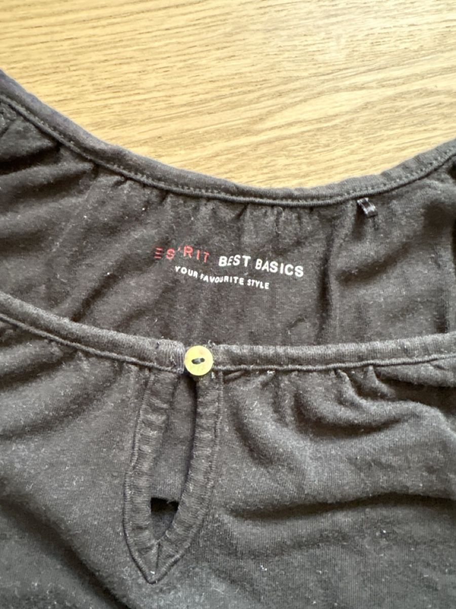 Esprit T-shirt: Schwarzes Shirt von Esprit Grösse M – Usato da Erlinsbach venduto da Camara4 1
