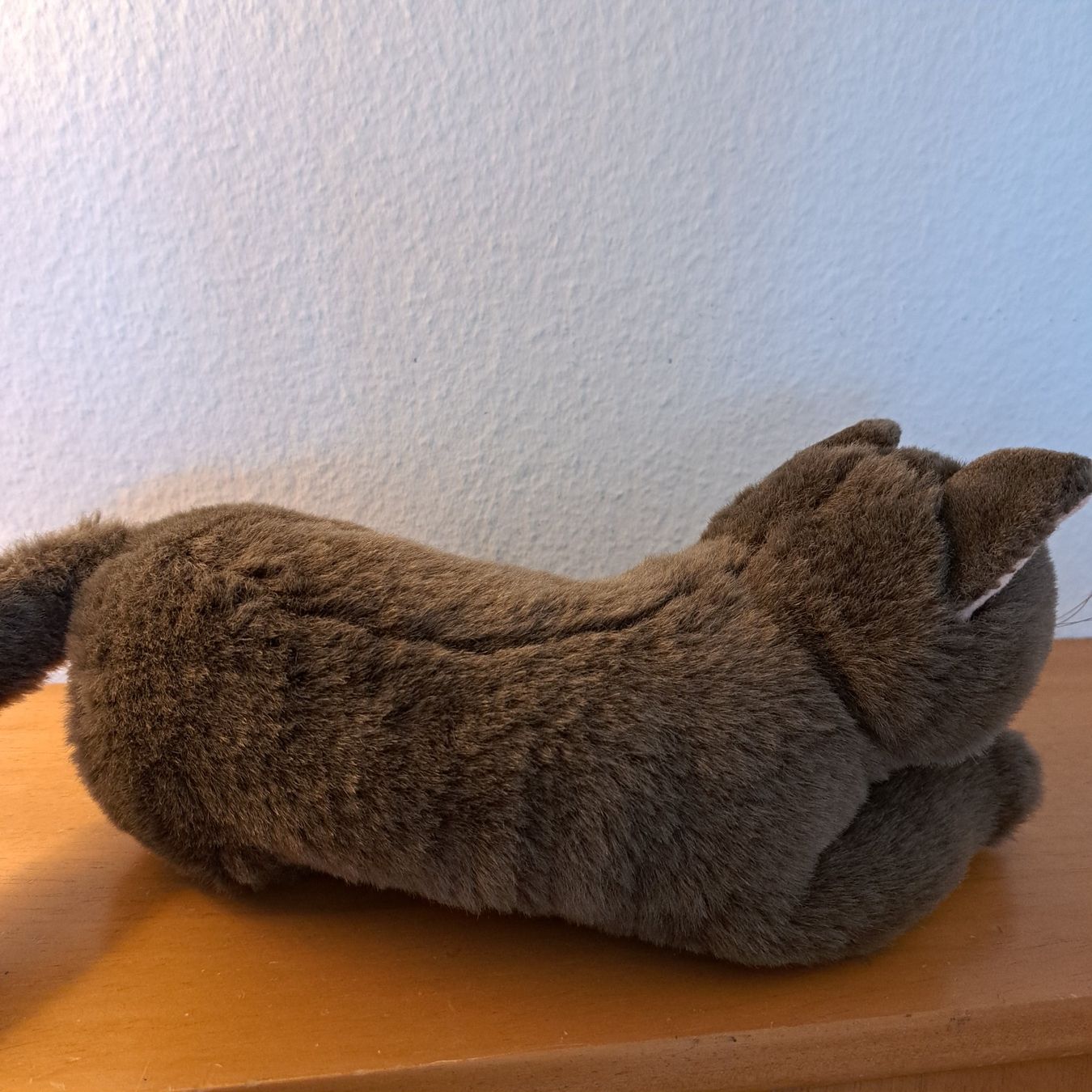 Giocattoli: Liegende Plüschkatze – Usato da Grüningen venduto da Tappio 2