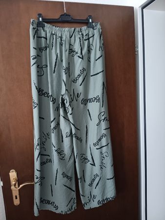 Top Sommerhose weit geschnitten mit coolem Print, Gr. L neuw