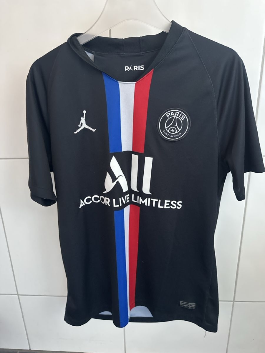 Jordan Canottiere & Pantaloni: PSG x Jordan Trikot – Usato da Zollikofen venduto da Marvin_Hal