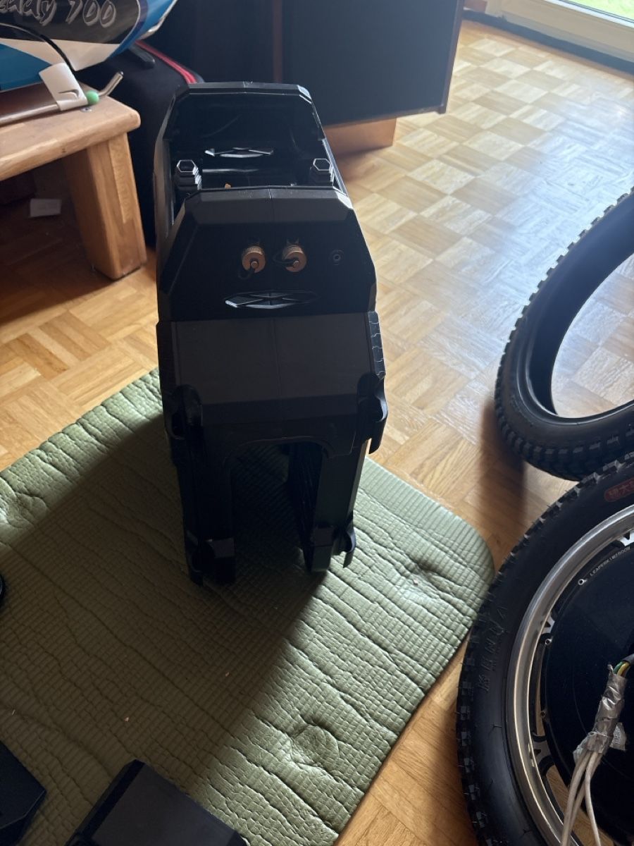 Autre: Elektro einrad Motherboard, Display, Reifen, Gehäuse – D'occasion à Effretikon par CH1862 3