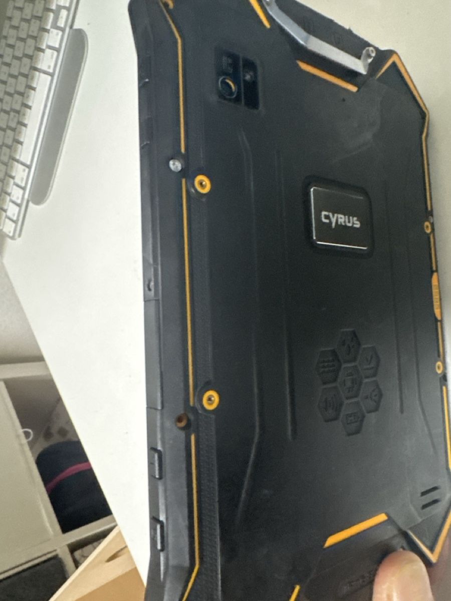 Tablet PC: CYRUS-Tablet.   – Defekt aus Riehen von M.S.DVD 2