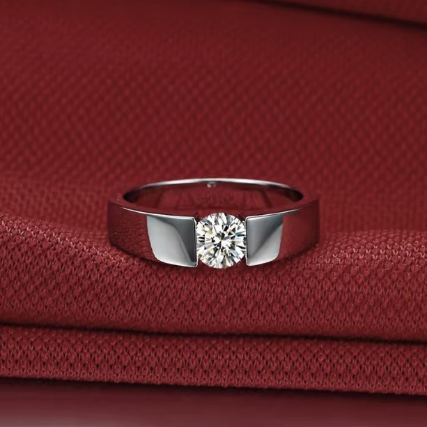 Anelli: Eleganter Ring mit weissem Stein, 925 versilbert Gr. 8 – Nuovo (secondo la descrizione) da Grenchen venduto da maretop 1