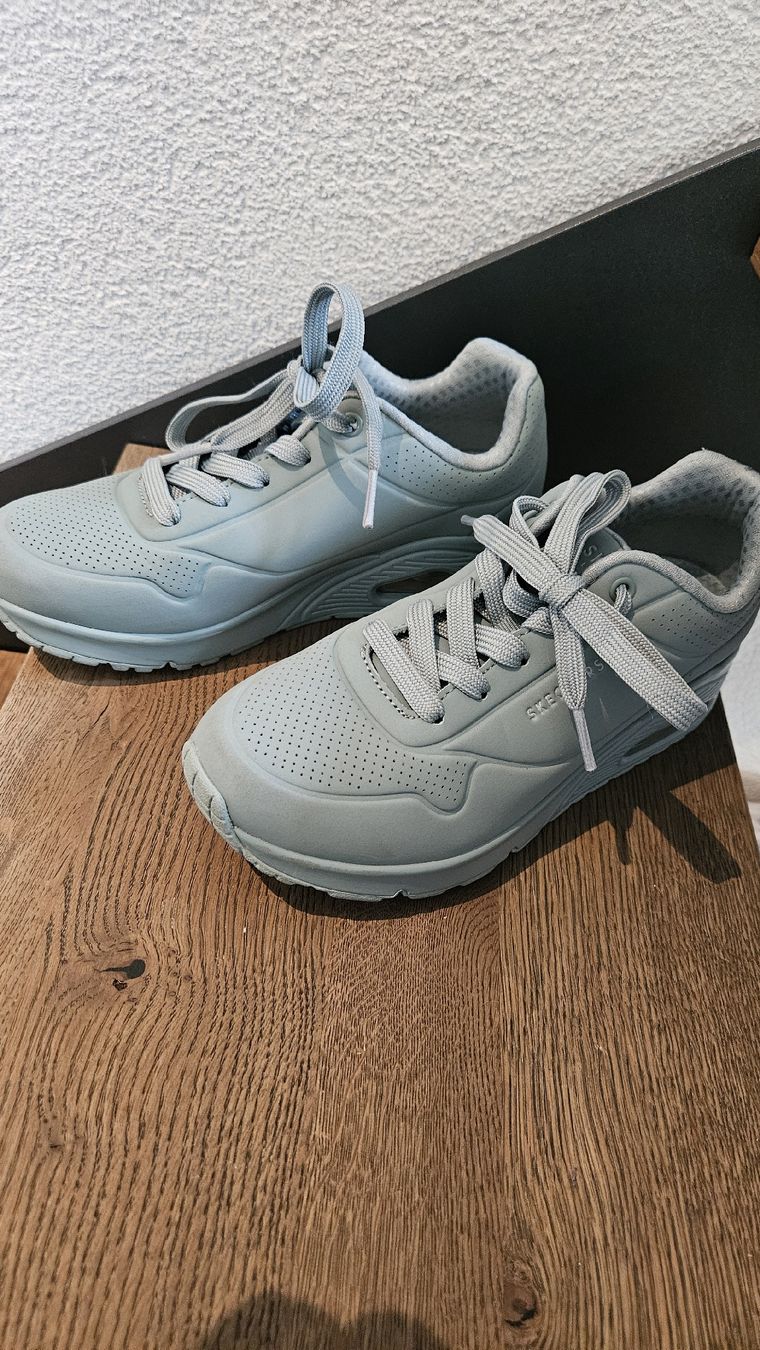Skechers Scarpe da uomo: Skechers Grösse 36 Turnschuh – Usato da Büren an der Aare venduto da jexi