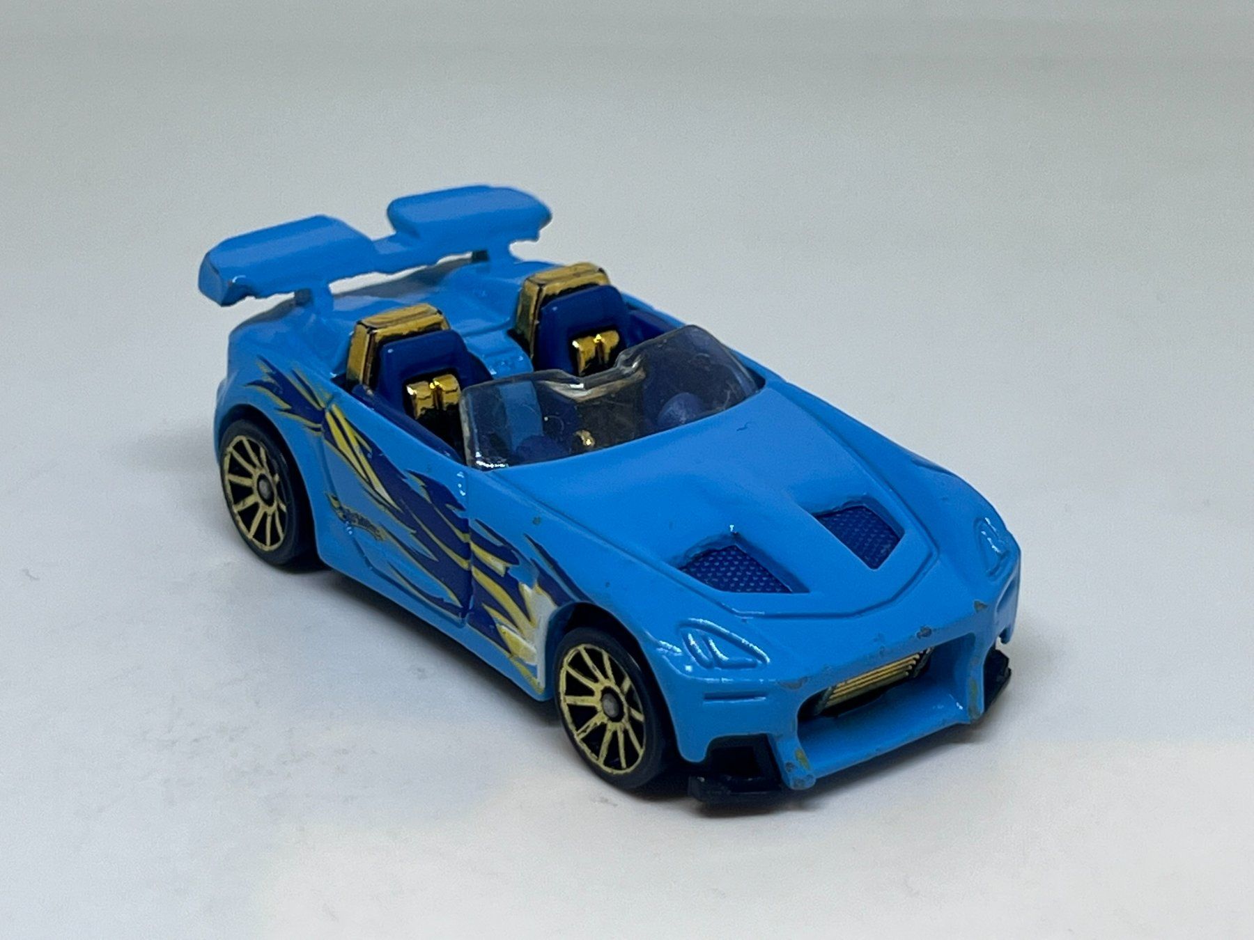 Hot Wheels Modellini d'auto: Hot Wheels Tantrum #429 – Usato da Wildegg venduto da LaaBoutique