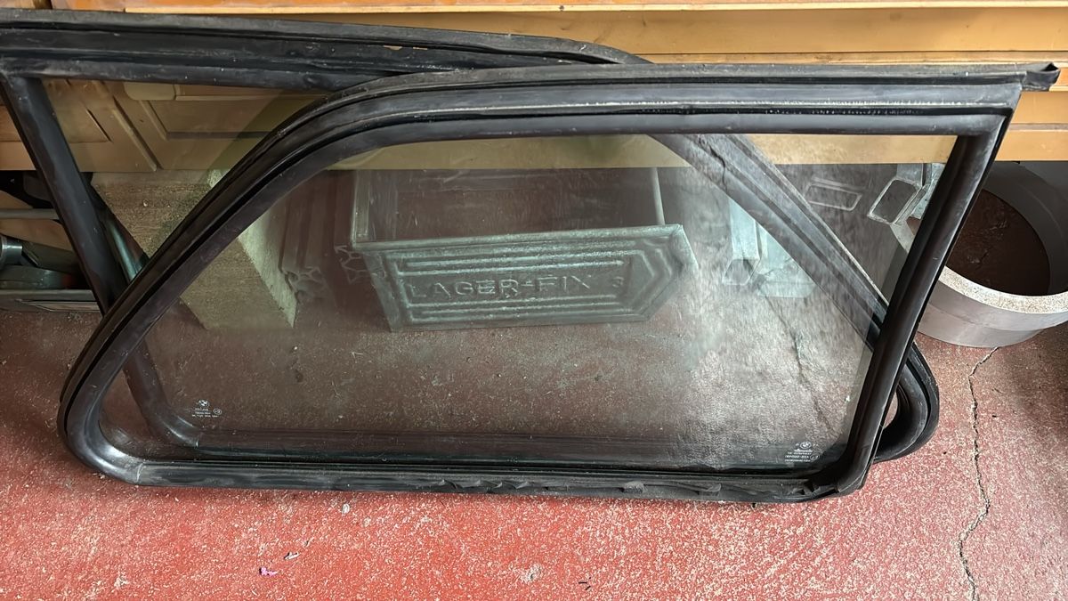 BMW Tutti pezzi di ricambio auto: Vitres arrières BMW E30 coupé – Usato da Montignez venduto da DCO81 1