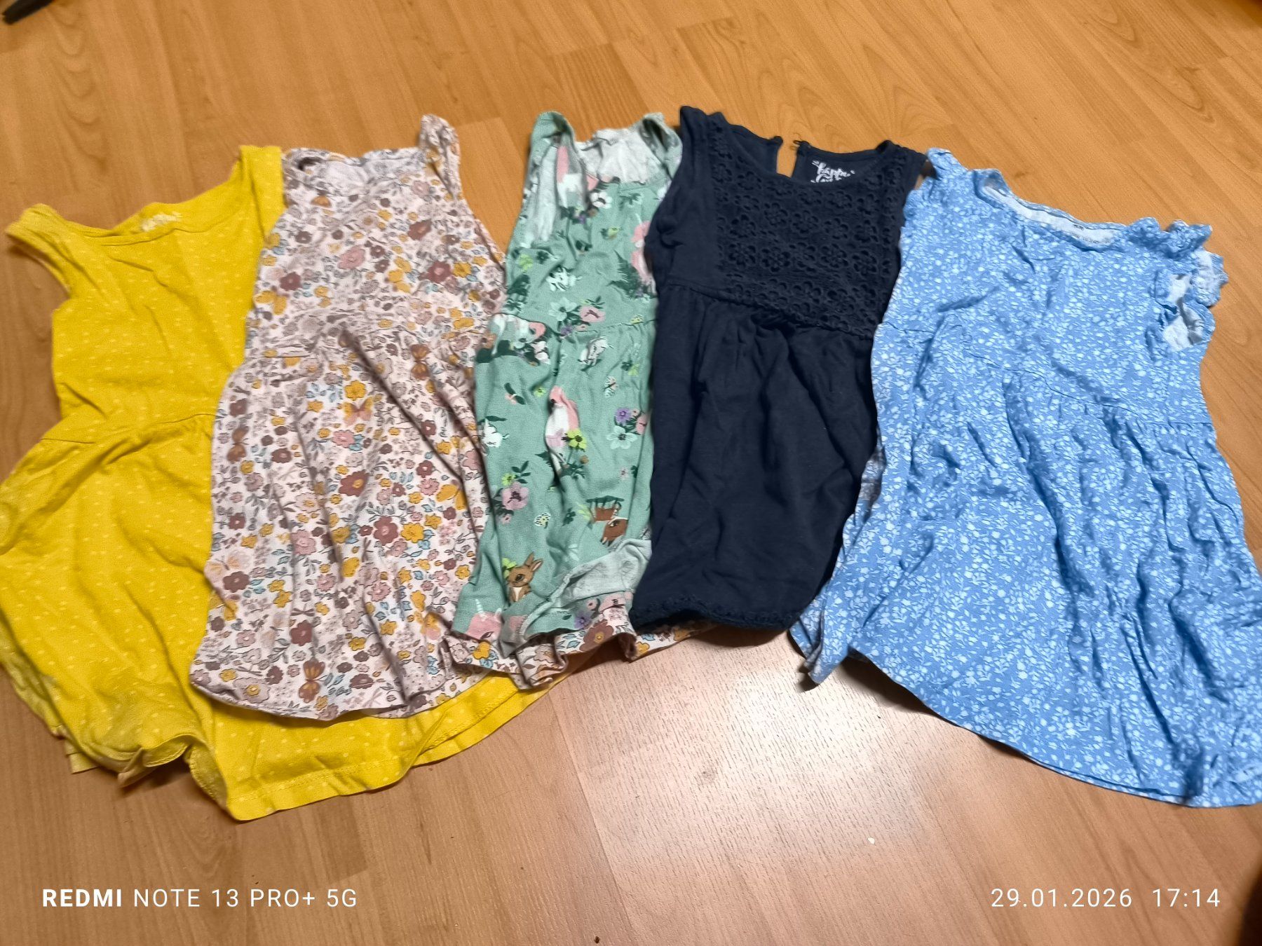 Lotti & Set di vestiti: Kinder Kleider, Hosen, T-Shirts, Pullover, Gr. 98-104. – Usato da Jona venduto da mi2020 3