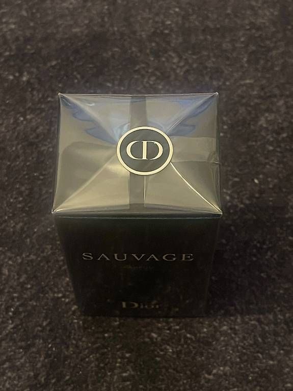 Dior Parfums & Eau de Toilette: Dior Sauvage – Neuf avec emballage d'origine à Bussigny par ped_tcp6 1
