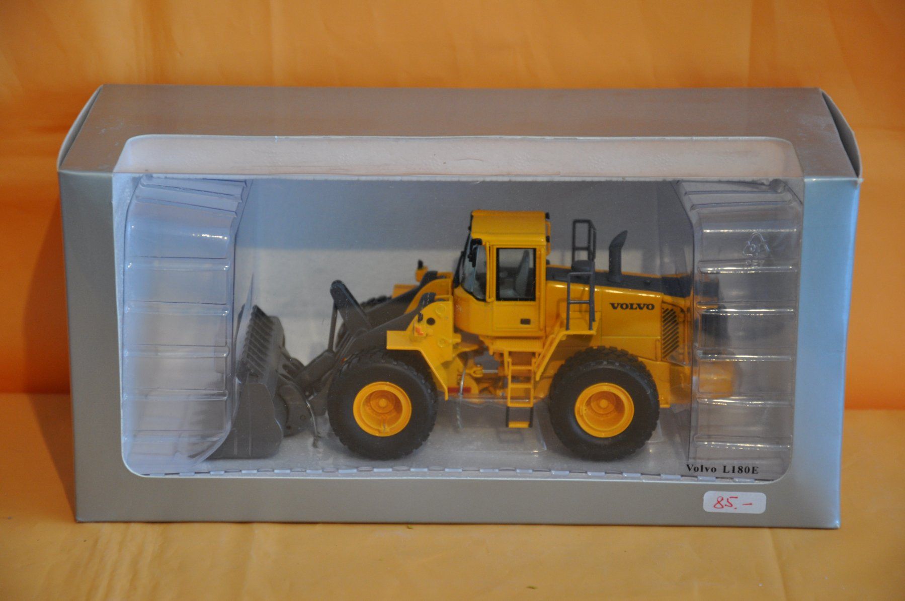 Modellbausätze & Standmodelle: VOLVO L 180 E Radlader – Neu und originalverpackt aus Mitlödi von worker04