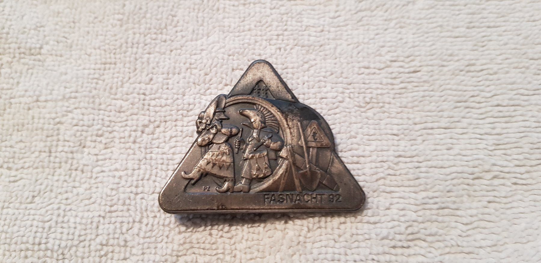 Placchette & Badge: Plakette Fasnacht Basel 1992 Silber – Usato da Liestal venduto da tonic 1