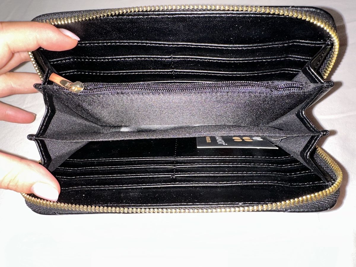 Portamonete: New black wallet with tags – Nuovo (secondo la descrizione) da Neuchâtel venduto da agn_jc66 2
