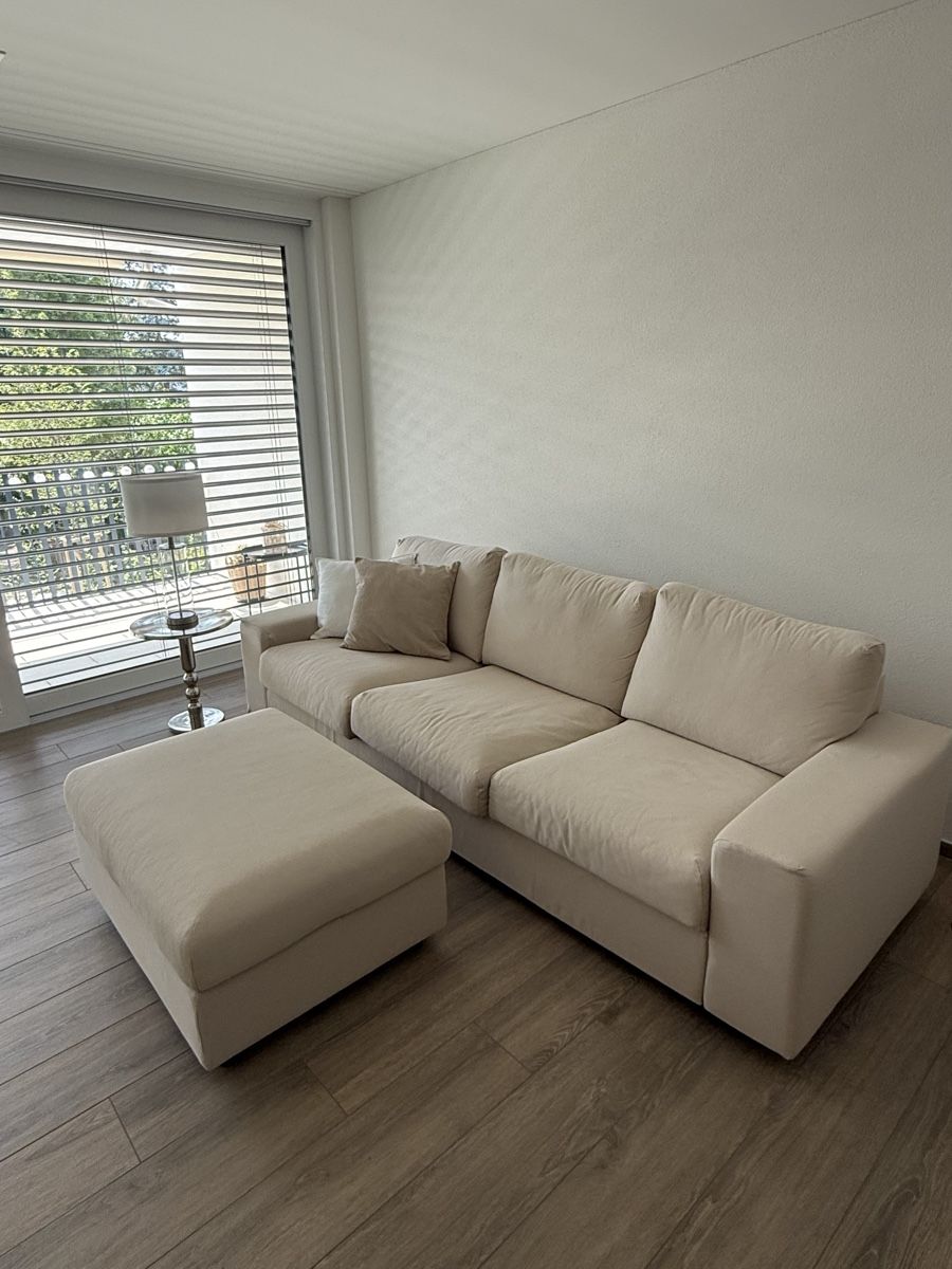 Ikea Divani: Sofa 3-Sitzer beige mit Fusshocker – Nuovo (secondo la descrizione) da Wohlen AG venduto da ann_t8wv