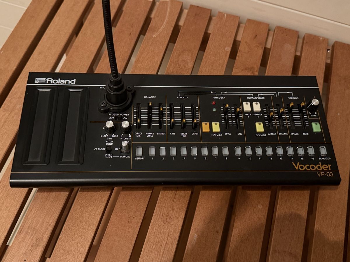 Roland Musikinstrumente: Roland Vocoder VP-03 – Gebraucht aus Camorino von CamperCommunity 1