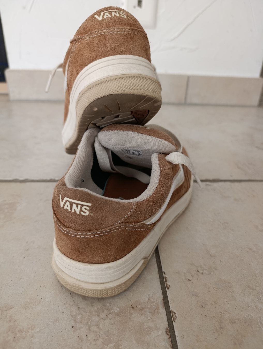 Vans Scarpe da uomo: BASKETS VANS CUIR BRUN CLAIR 38 – Usato da Sierre venduto da shirley04 2