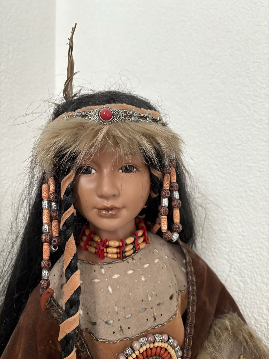 Poupées: Schöne Indianerpuppe mit Federschmuck – Neuf (Voir description) à Wittnau par Mohrli0