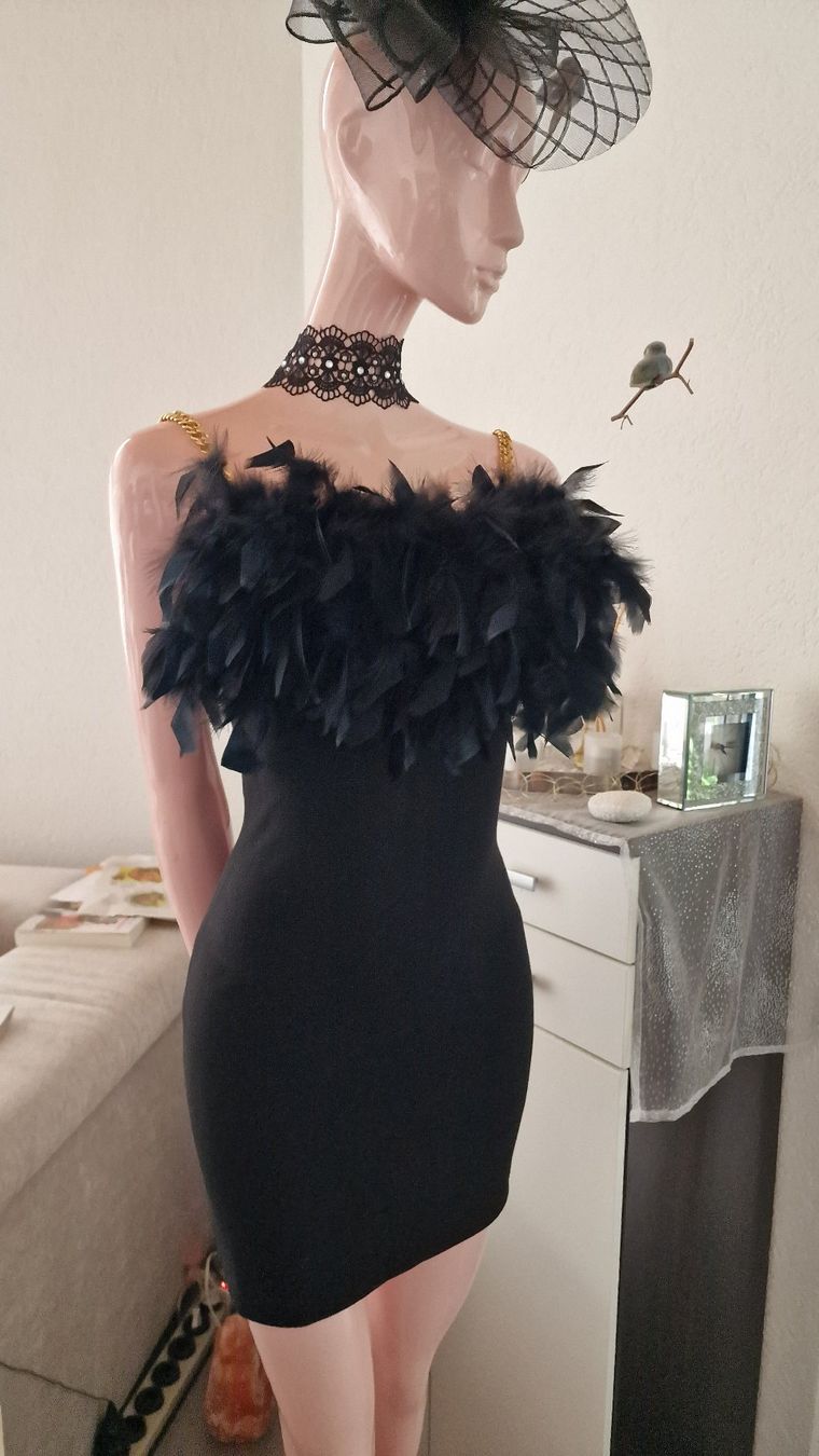 Vestiti: Exklusives Cocktailkleid mit Federn – Usato da Wil  AG venduto da Kfloh 1