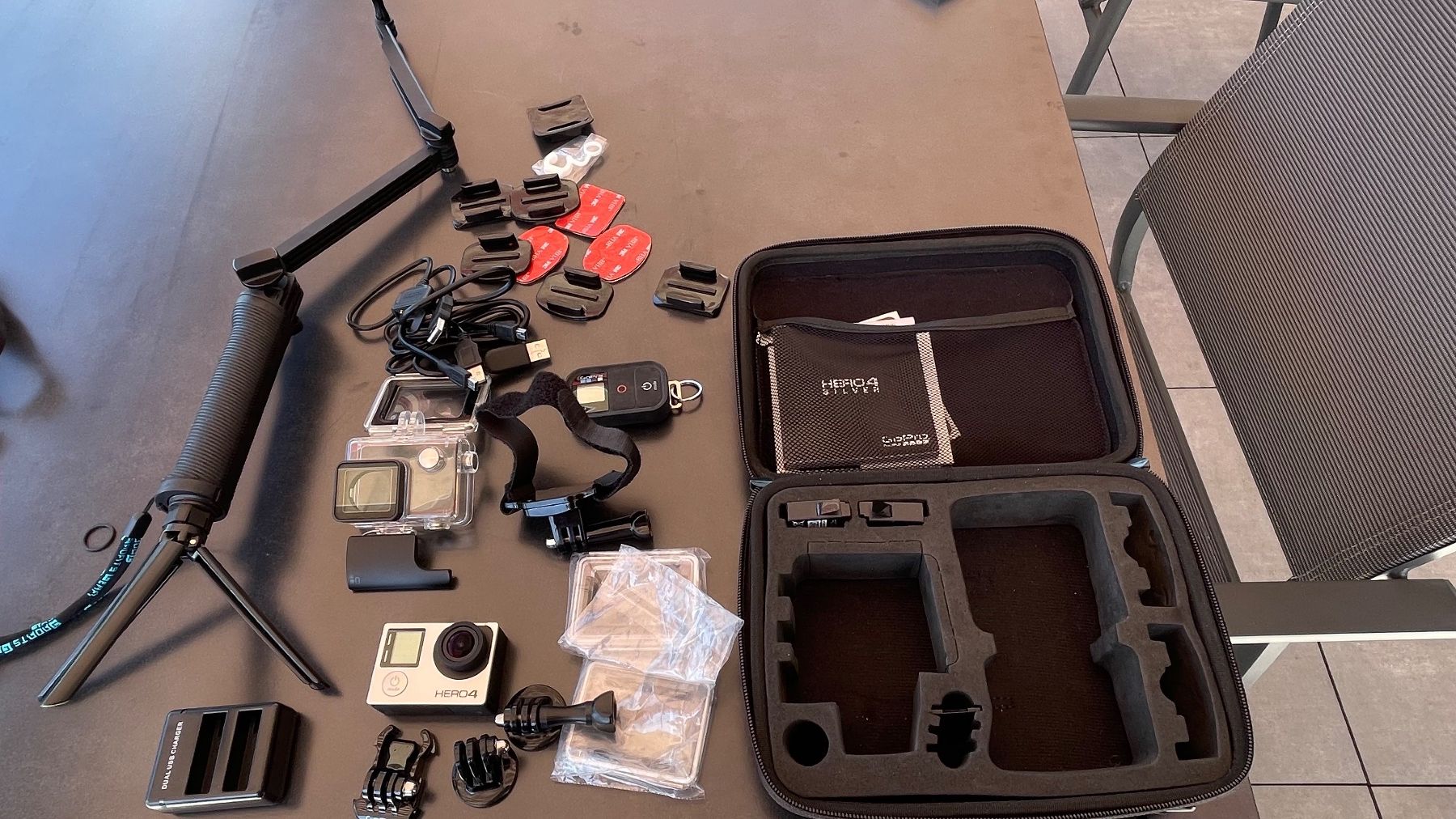 Gopro Action Cam: GoPro HERO4 Silver + lot d’accessoires + télécommande – Usato da Vuarrens venduto da Pipaps