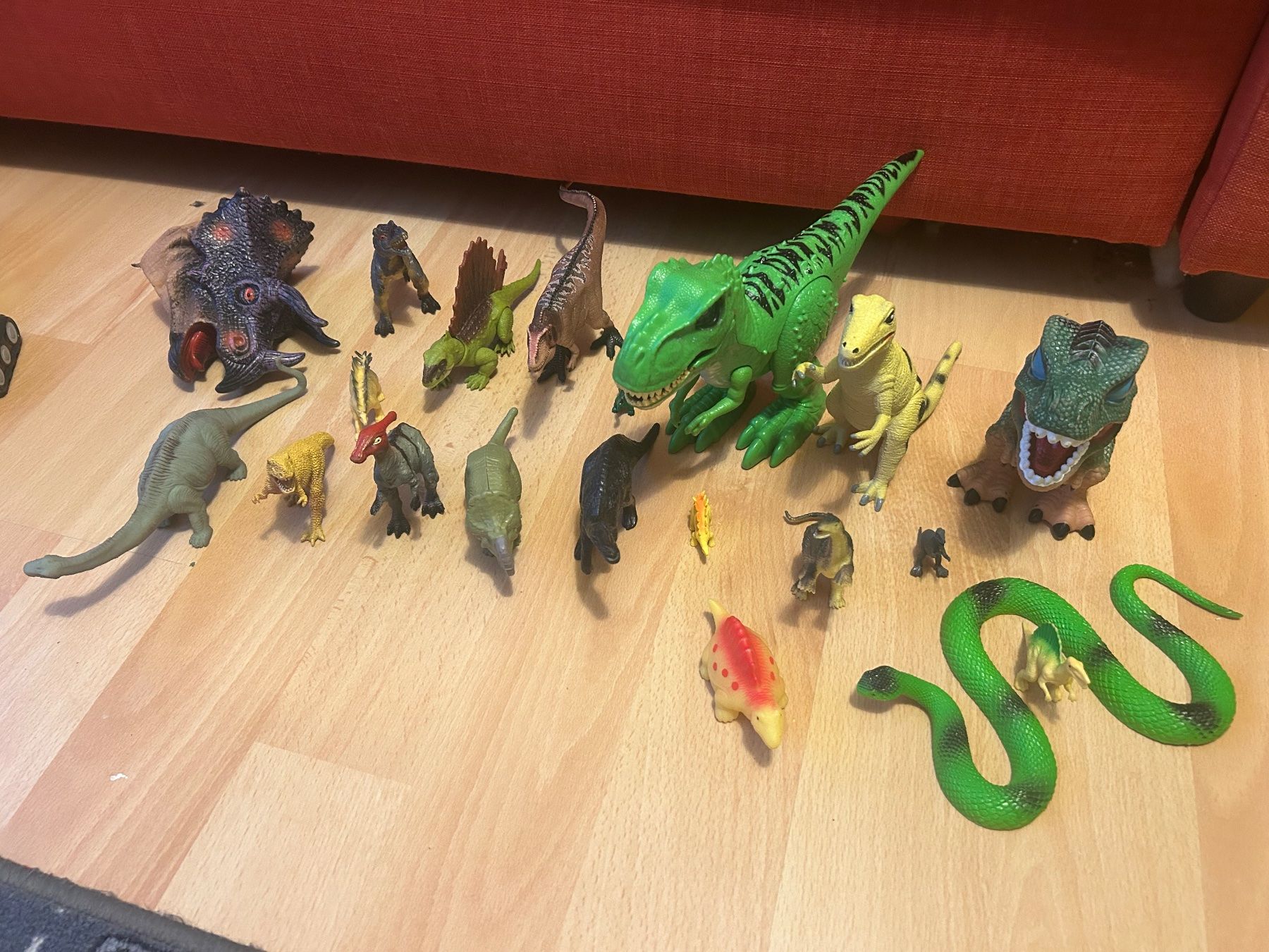 Giocattoli: Dinosaurier Figuren 20stk – Usato da Root venduto da Zsuzsanna34 1