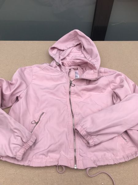 Jacken & Mäntel: Bershka Mädchen Jacke rosa M – Gebraucht aus Bergdietikon von antovale