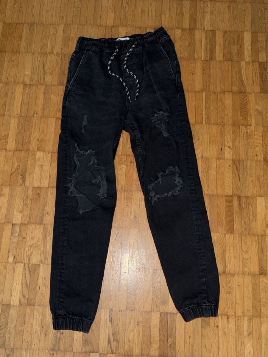 Bershka Jeans: Jeans Bershka Schwarz – Usato da thun venduto da antonio.guido