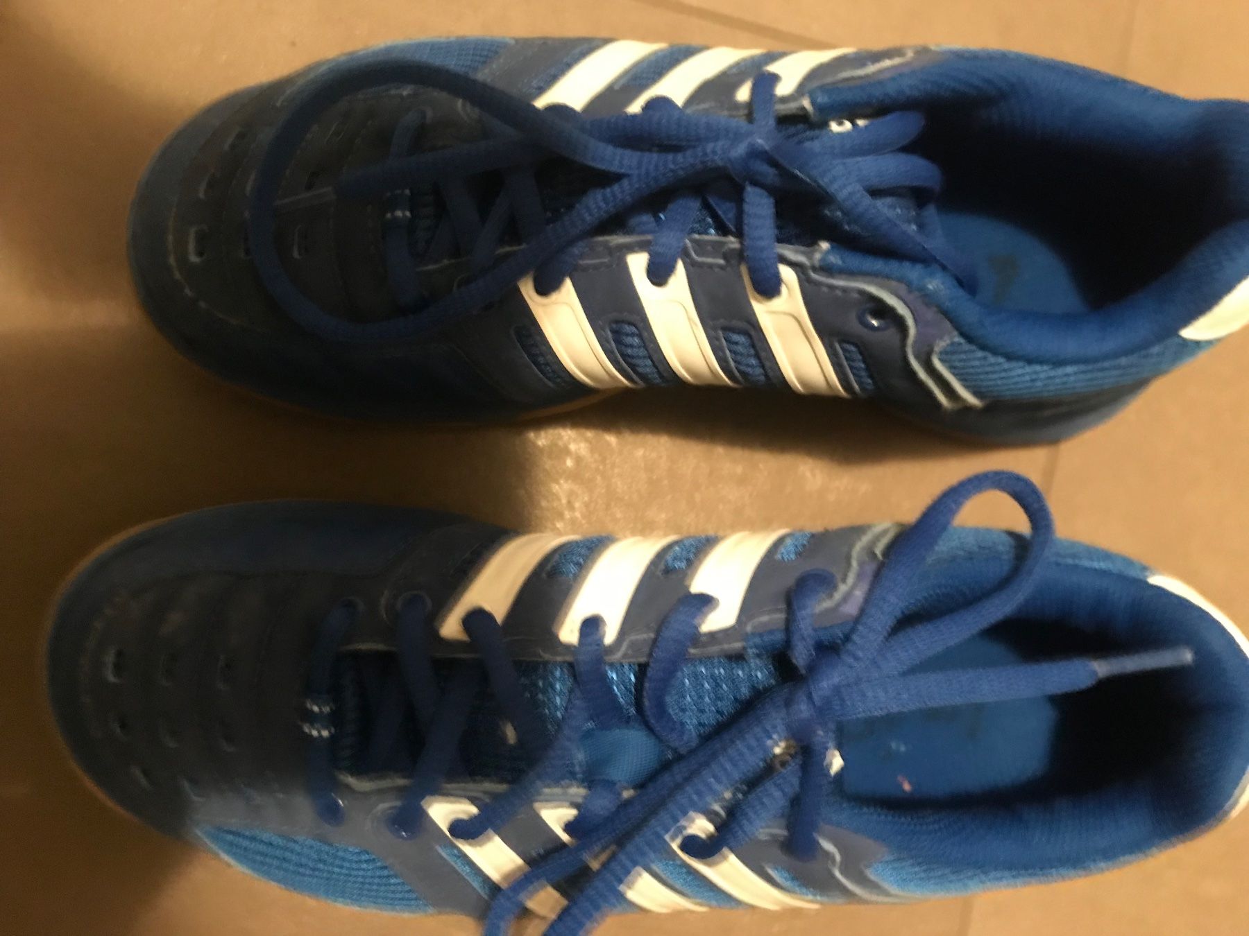 Adidas Schuhe für Jungen: Adidas Kinderturnschuh Gr 37.50 – Gebraucht aus Wädenswil von popey8820