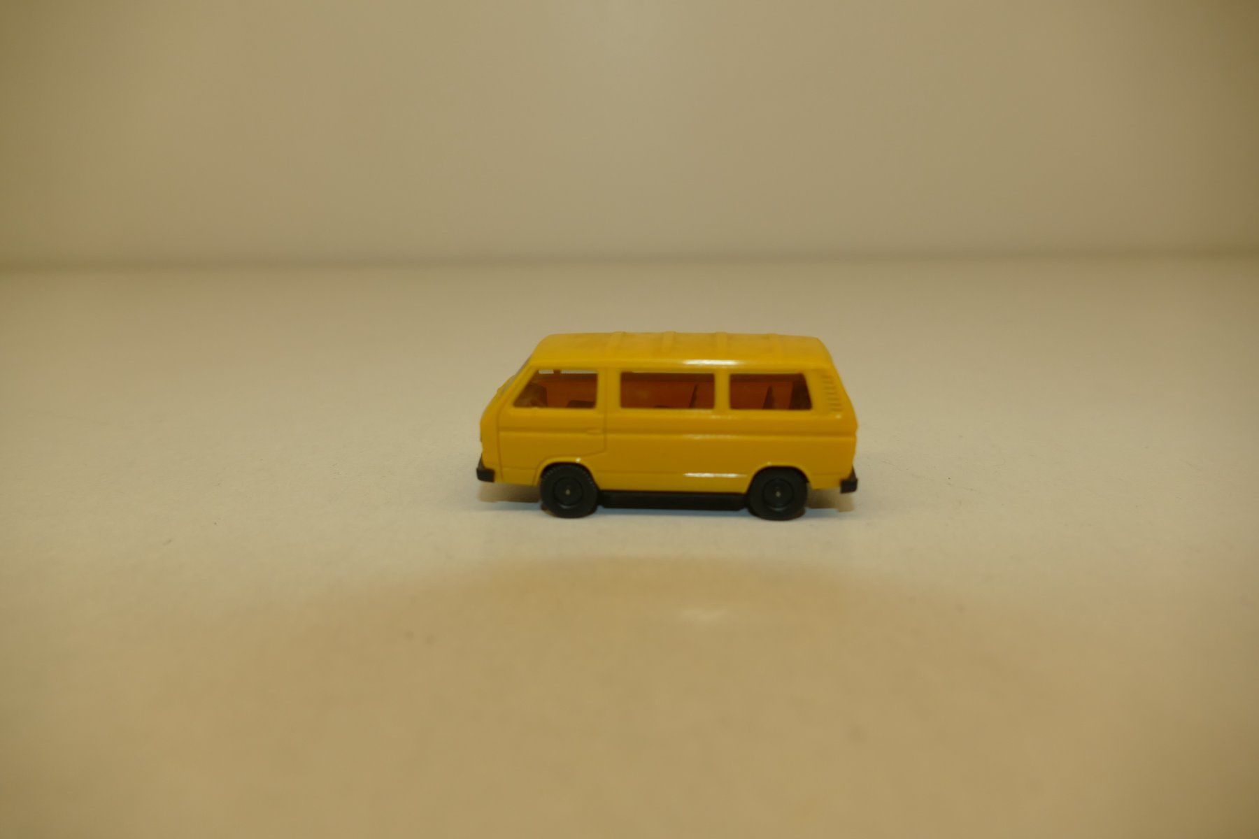 Herpa Modellini d'auto: Herpa 1:87: VW Bus gelb – Usato da Niederhasli venduto da Flash32 1