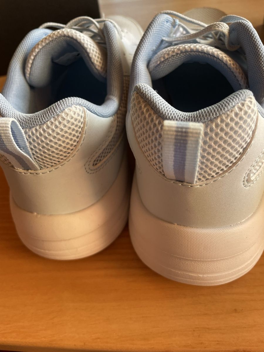 Scarpe da donna: Neue Sneakers 40 hellblau – Nuovo e nell'imballaggio originale da Wattwil venduto da Weinachtsmann 2