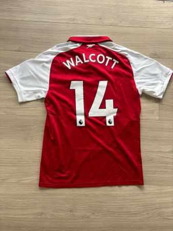 2017-18 Arsenal Home Shirt Walcott #14 - (M)