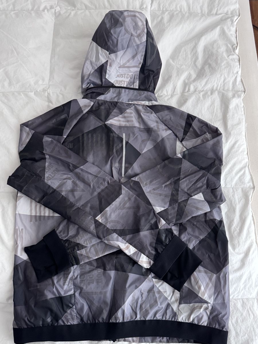 Nike Giacche: Nike Running Lightweight Jacket - Gray Black Pattern – Nuovo (secondo la descrizione) da Zürich venduto da Tanja_G88 5