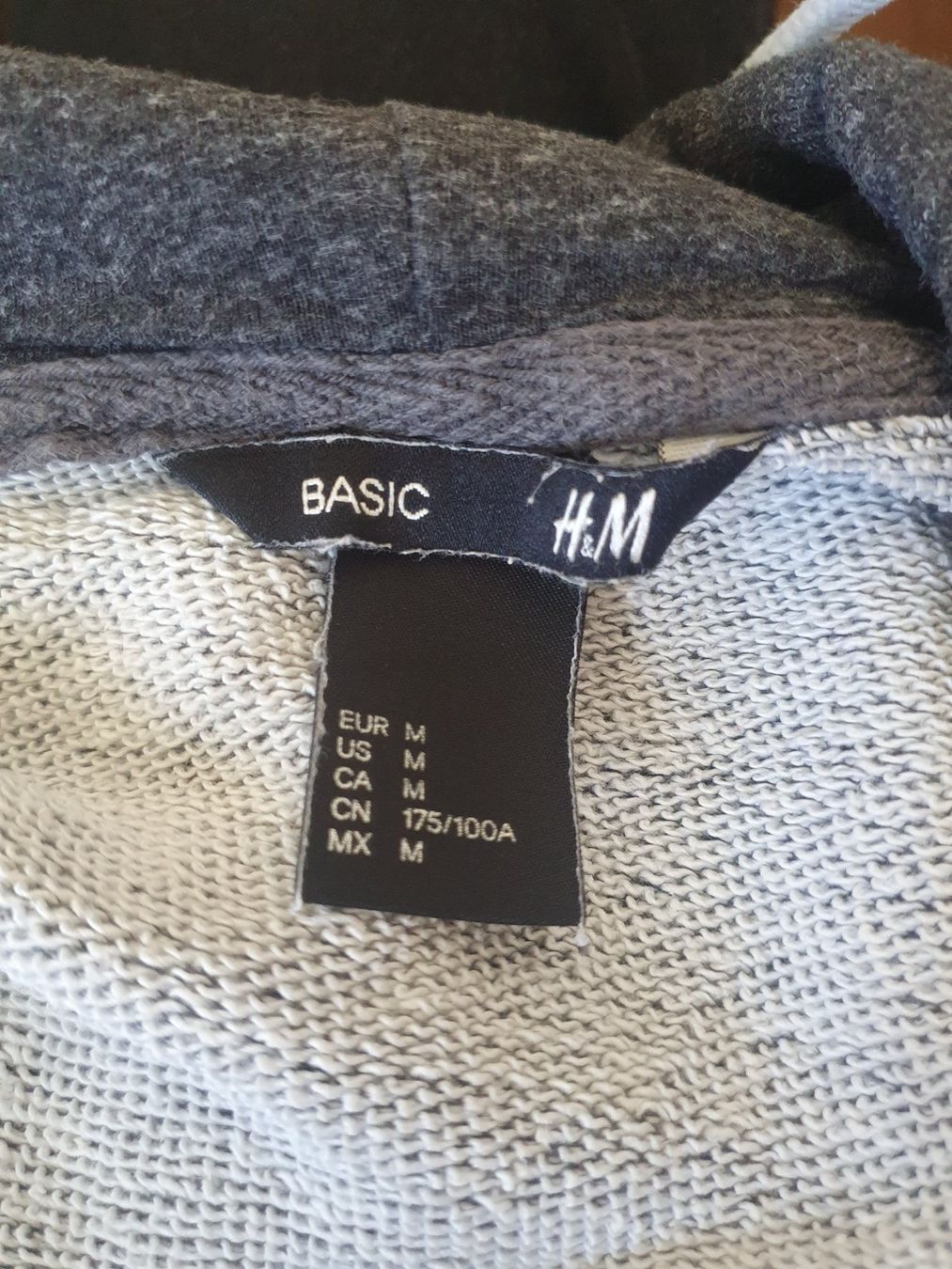 H&M Maglioni & Felpe: Kapuzenpullover H&M schwarz – Usato da Bern venduto da NilsMosi 3