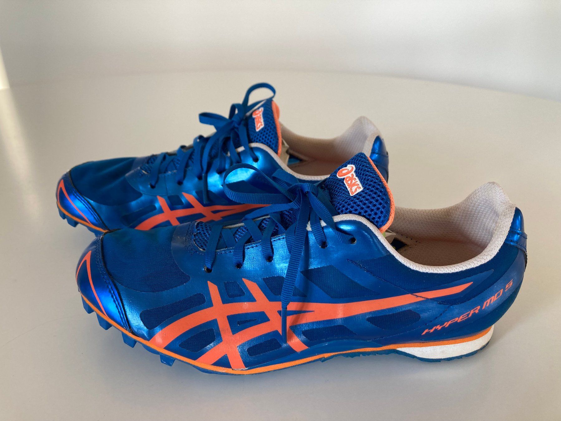 Asics Herrenschuhe: Chaussures de course Asics Hyper MD – Neu (gemäss Beschreibung) aus La Tour-de-Peilz von vve_nm8c