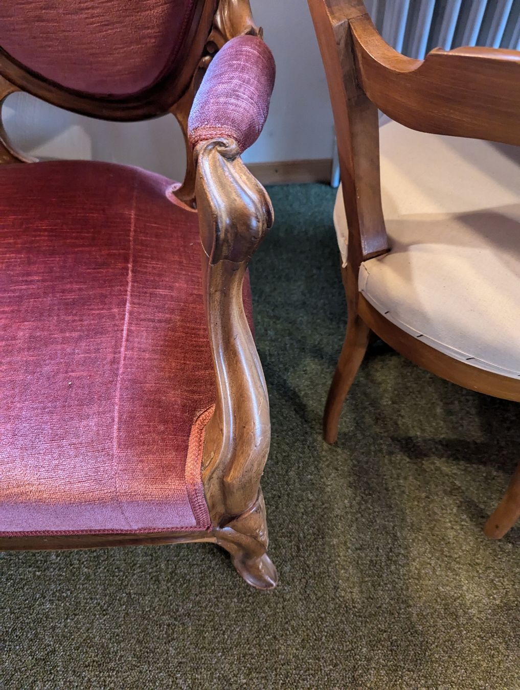 Sofas: Antikes Sofa, Holz geschnitzt, roter Samtbezug – Gebraucht aus Stäfa von MichaelHiu 6