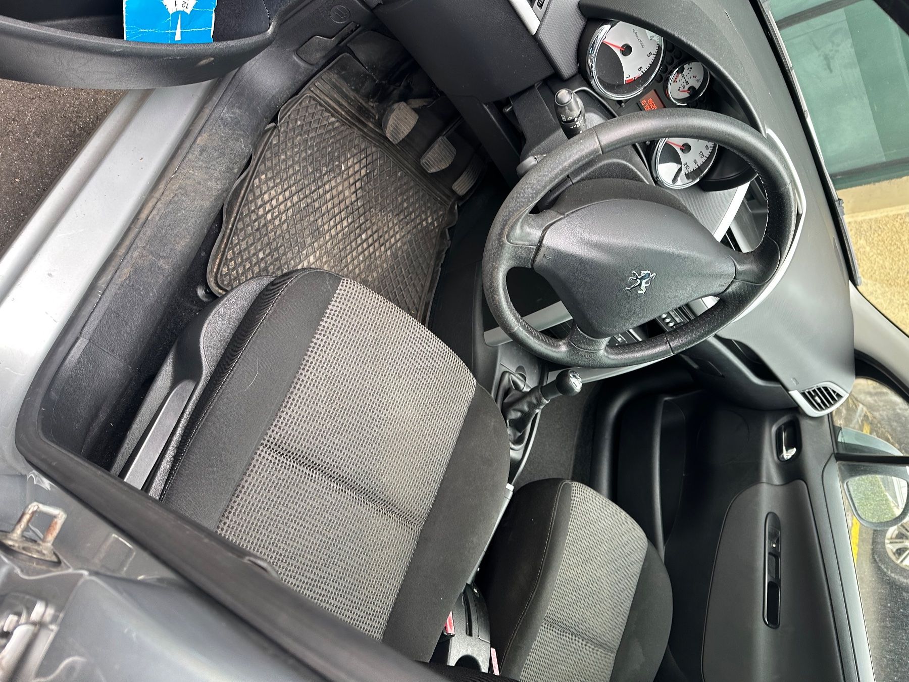 Peugeot Automobili: Peugeot 207 SW 1.6i – Usato da Wilen (Sarnen) venduto da Wstratos 7