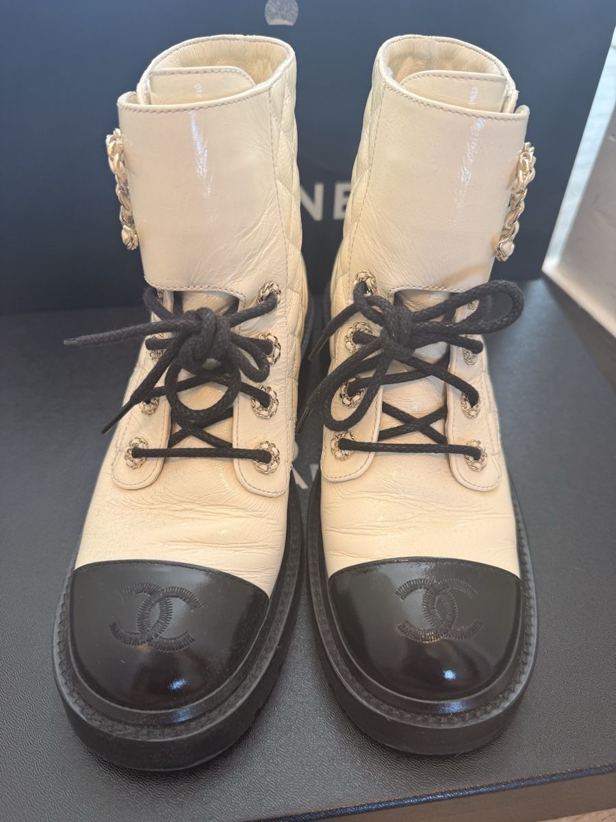 Chanel Chaussures femmes: Chanel Stiefelette  – D'occasion à Pratteln par Samantha... 3