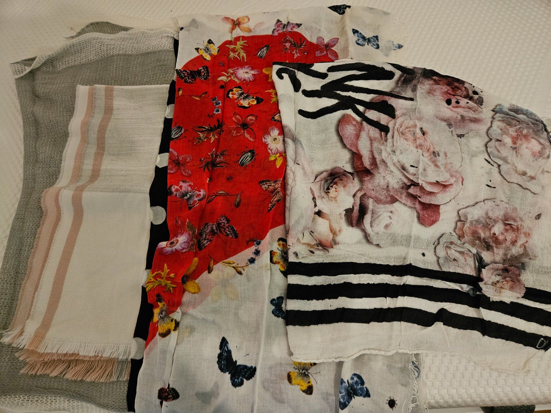 Foulards, Tücher & Schals: 4 Schals, Top – Gebraucht aus Sennhof (Winterthur) von HG2019