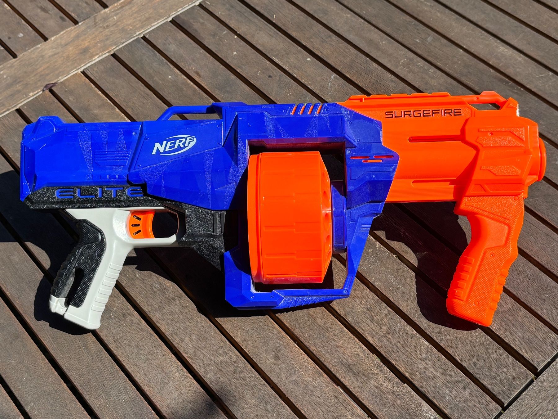 Jouets: Surgefire Nerf gun – D'occasion à Therwil par f5mj8