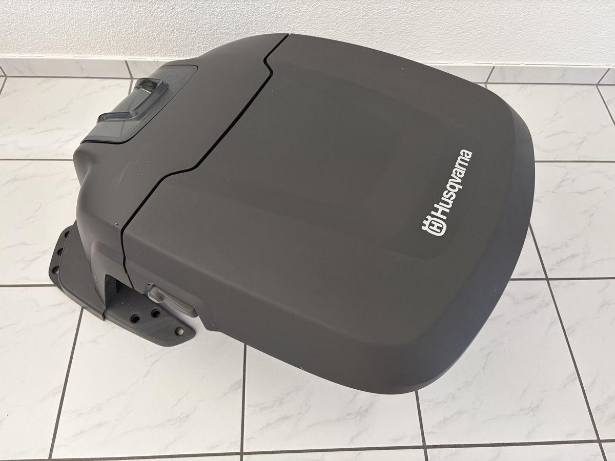 Husqvarna Tagliaerba: Husqvarna Abdeckhaube - Top Zustand – Usato da Arnegg venduto da Locher8 1