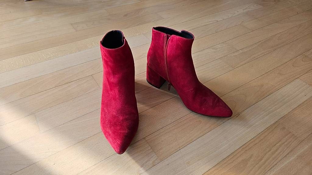 Scarpe da donna: Elegante Wildlederstiefeletten rot – Usato da Basel venduto da IWillro 2