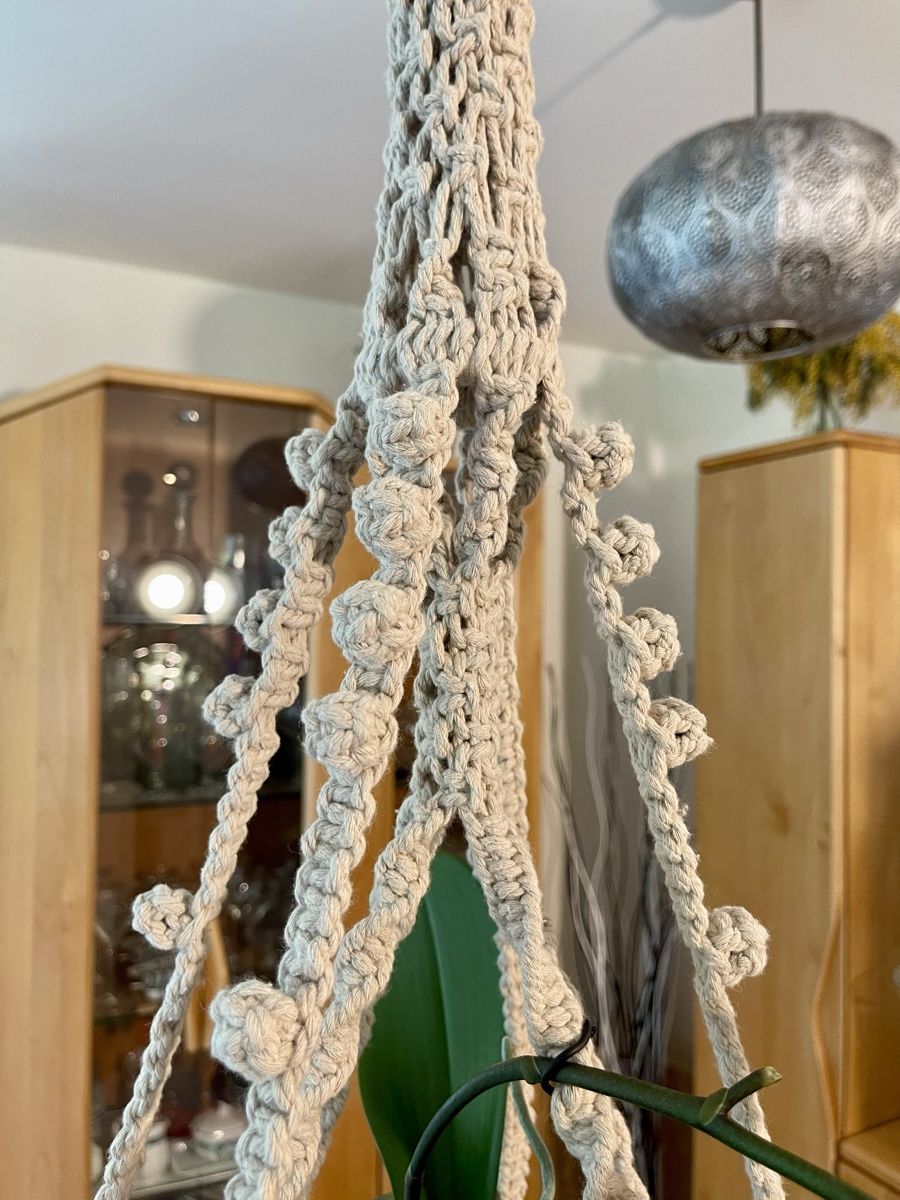 Tutte le decorazioni: 🪵 Makramee Blumenampel mit Glasboden oder Holzplatte🌺 – Nuovo e nell'imballaggio originale da Adliswil venduto da Ajoure_Atelier 4